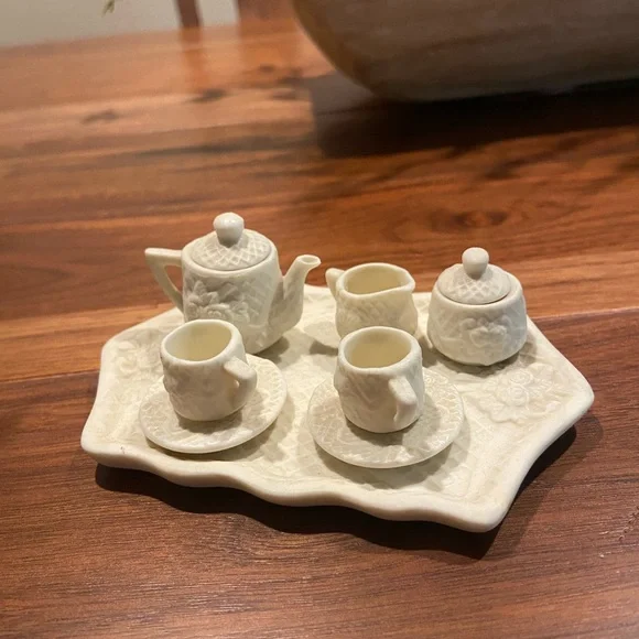 Miniature Porcelain Tea Set - Picture 4 of 4